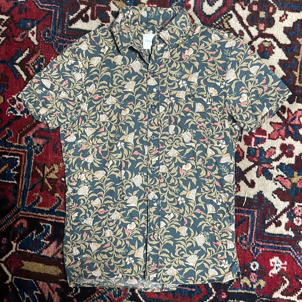 American Eagle short sleeve button down